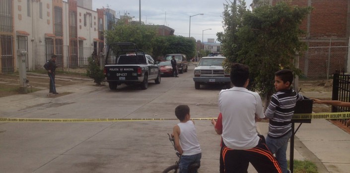 Asesinan a un hombre al interior de su casa en la colonia El Faro