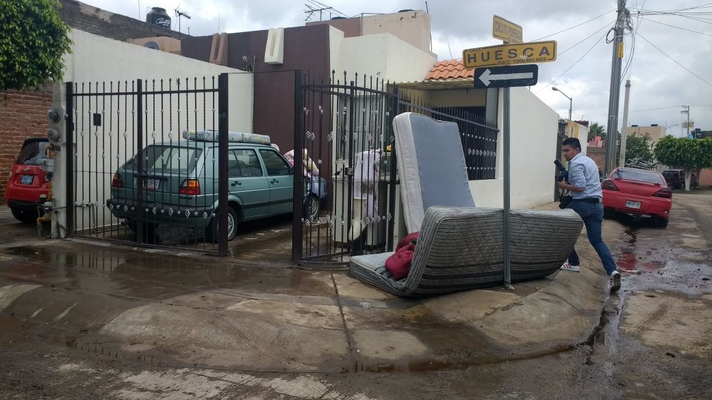 Afectan lluvias a 300 familias del fraccionamiento Torremolinos en León