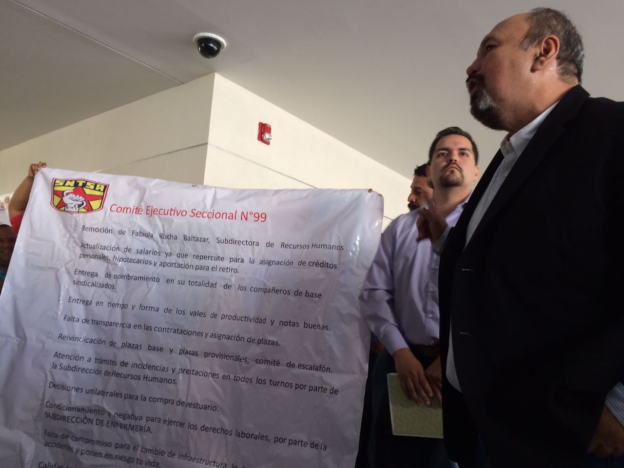Amagan con paro trabajadores del Hospital de Alta Especialidad del Bajío
