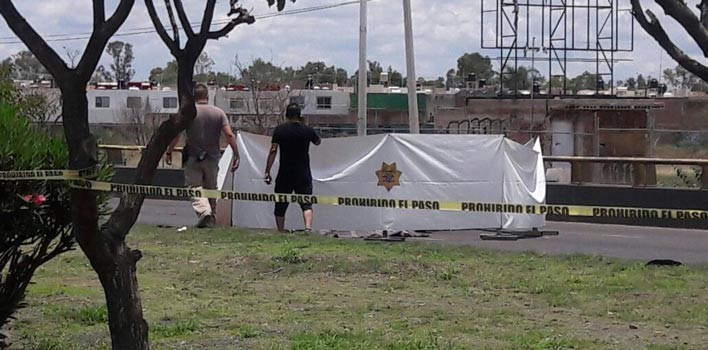 Muere motociclista atropellado en el libramiento José María Morelos