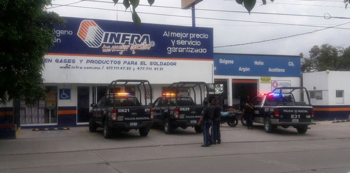 Asaltan empresa en la colonia Julián de Obregón