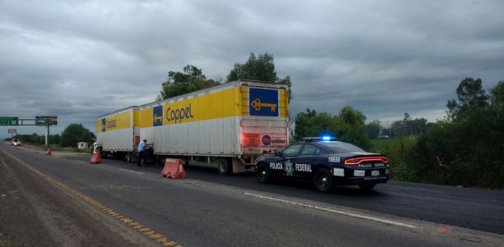 Policía Federal recupera trailer robado a una tienda departamental
