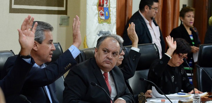 Aprueban por mayoría iniciar procedimientos de responsabilidad contra Bárbara Botello