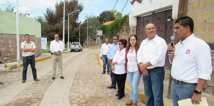 Entregan pavimentación de la calle Pulque en Yerbabuena
