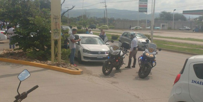 Se manifiestan conductores de Uber, piden cese de operativos de Movilidad