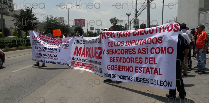 Piden cero tolerancia a taxis ejecutivos irregulares