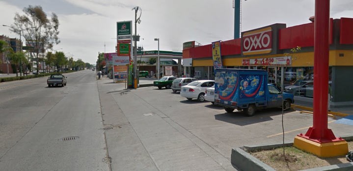 De un cristalazo roban 70 mil pesos en Manzanares