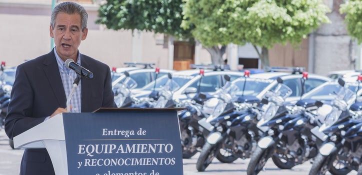 Pide López Santillana a elementos de seguridad ganarse la confianza de la ciudadanía