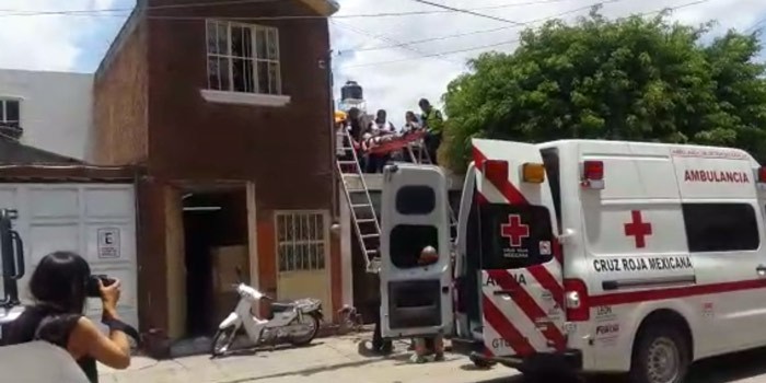 Lesionado al caer y clavarse dos varillas