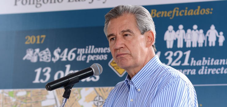 Denuncian a Héctor López Santillana por cobros indebidos