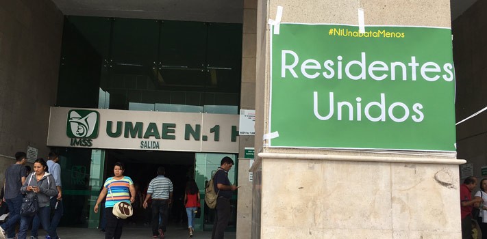 Médicos residentes del IMSS realizan paro parcial de labores