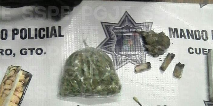 Aseguran en Cuerámaro a dos motociclistas en posesión de mariguana