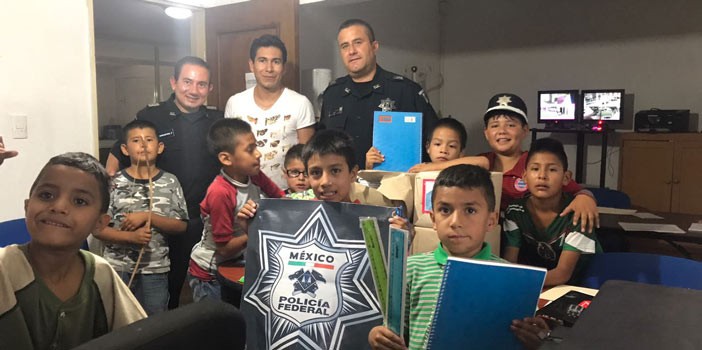 Policía Federal entrega útiles a menores de un albergue en Irapuato