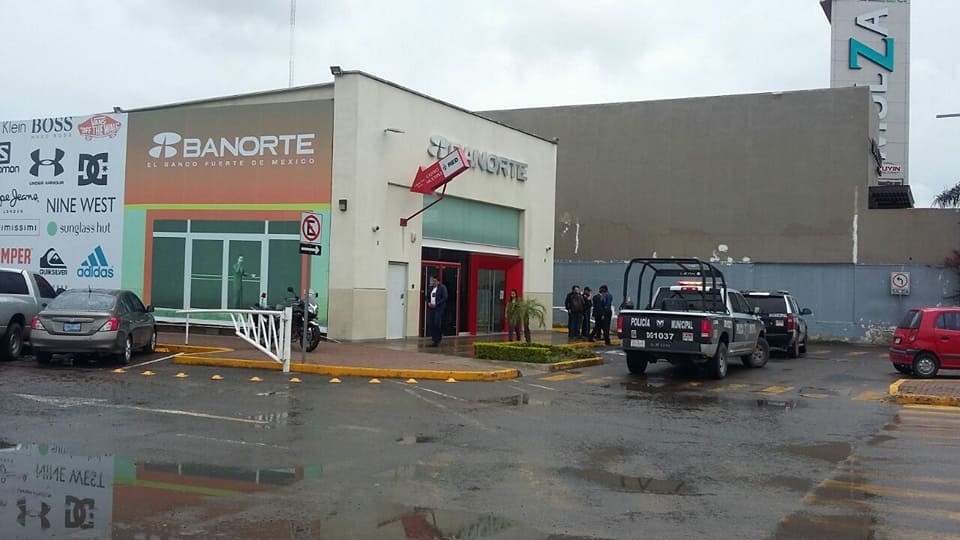 Asaltan sucursal bancaria en el Centro Comercial de León