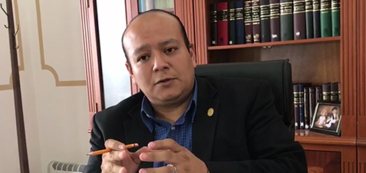 Magistrado, cuñado de Alfredo Ling, presume doctorado ‘patito’