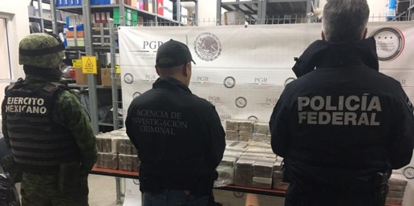 Aseguran avioneta cargada con droga en Sierra de Lobos