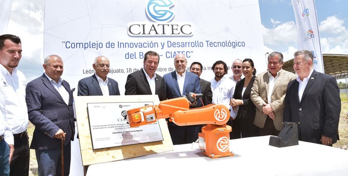 Colocan la primera piedra del Complejo de Innovación y Desarrollo Tecnológico del Bajío CIATEC