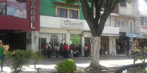 Roban más de 400 mil pesos de una sucursal de Bansefi en León