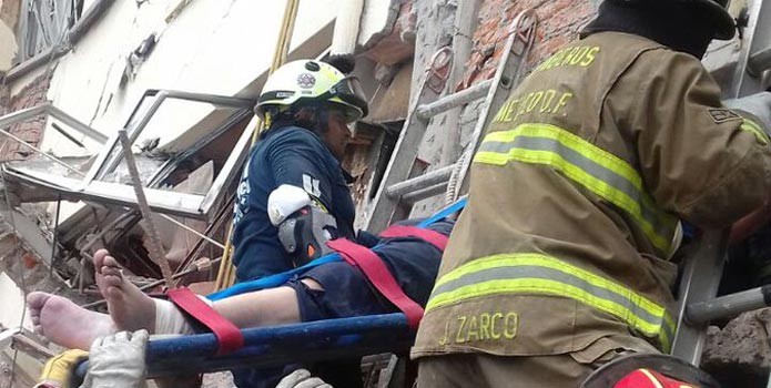 Grupo USAR de Guanajuato rescata con vida a un hombre en la Ciudad de México