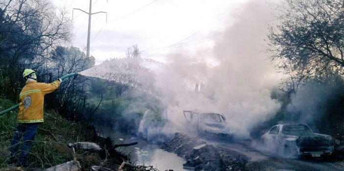 Grave un hombre tras incendio de un ducto de PEMEX en León