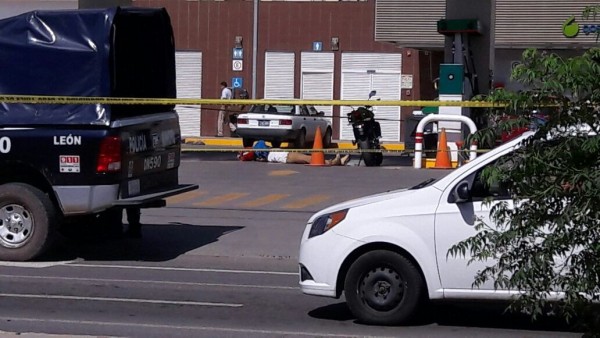 Asesinan a motociclista al interior de una gasolinera en León