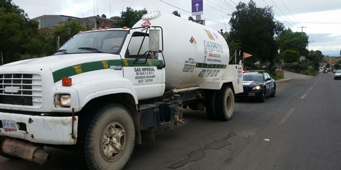 Policía Federal asegura pipa en Dolores Hidalgo