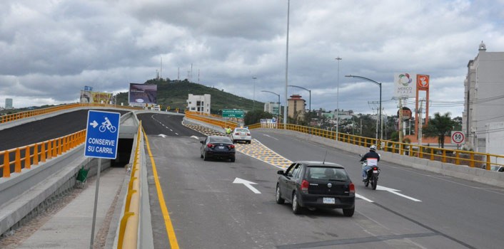 Leoneses no están satisfechos con el Distribuidor Vial Benito Juárez