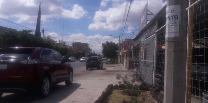 Roban camioneta en la colonia Santa María del Granjeno