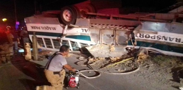 Reportan siete muertos en volcadura de transporte de personal en Reynosa