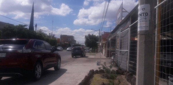 Roban camioneta en la colonia Santa María del Granjeno