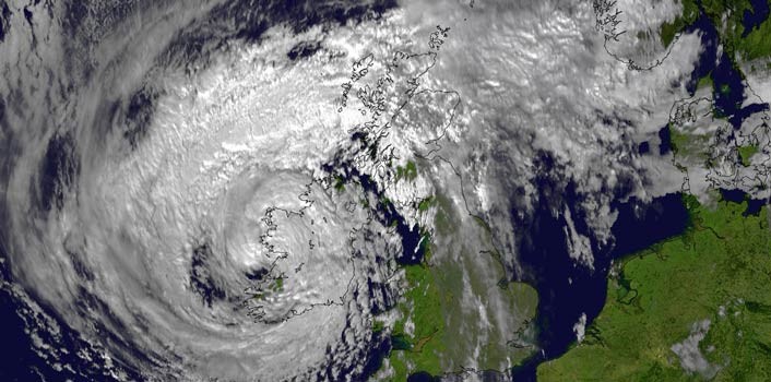 Reino Unido se prepara para la peor tormenta en 30 años