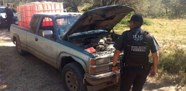 Asegura Policía Federal camioneta cargada con combustible