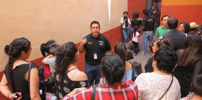 Uniforman a narradores del Callejón del Beso