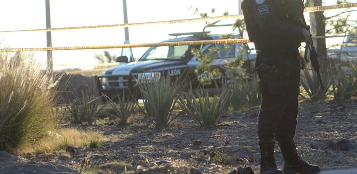 Disparan a policía en el rostro durante una revisión