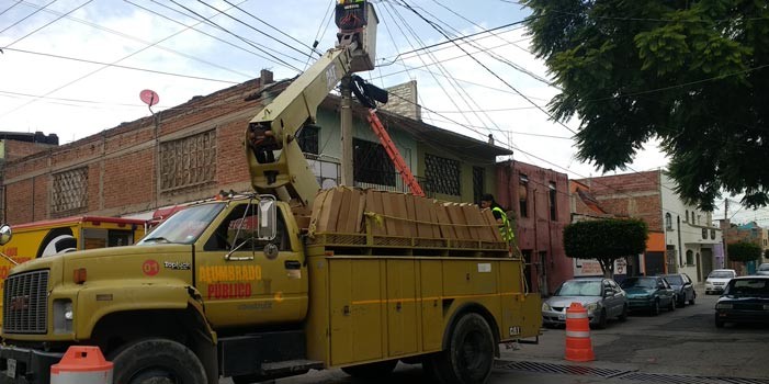 Colocan 7 mil puntos de luz de 11 mil 500 contratados