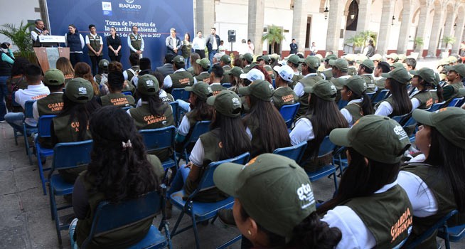 Rinden protesta jóvenes de la Guardia Ambiental de Guanajuato