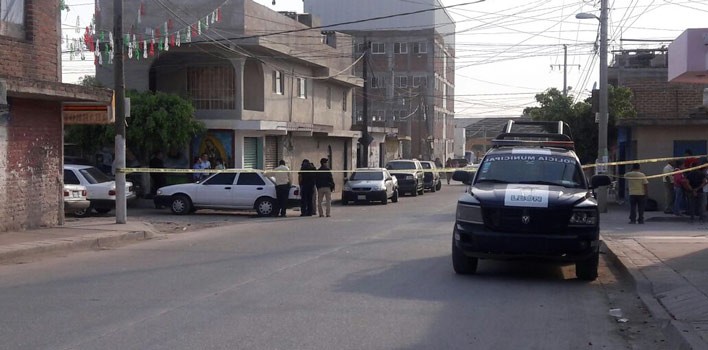 Asesinan a un hombre al interior de un negocio de mariscos