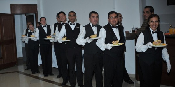Restaurantes de León requieren al menos 500 meseros