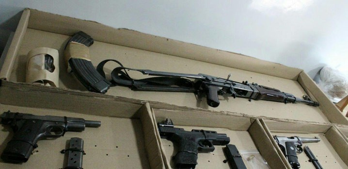 Detenidos con armas de fuego al interior de un motel de León
