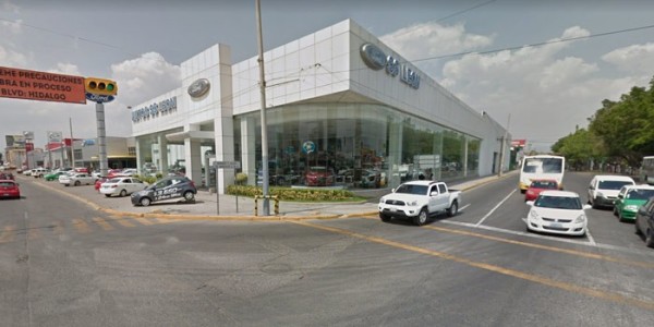 Asaltan agencia Ford Campestre en León