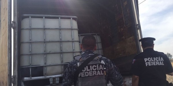 Asegura Policía Federal camión cargado con hidrocarburo