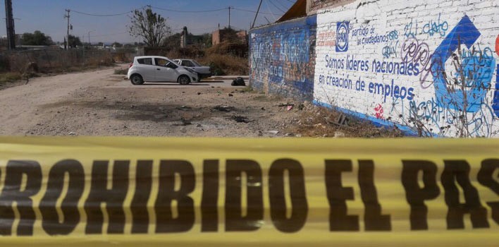 Encuentran cadáver colgado de una escalera