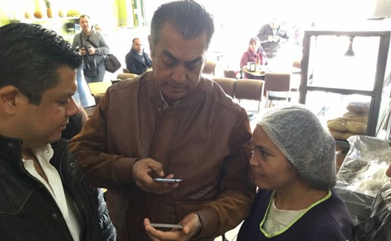 El Bronco recolecta firmas en León