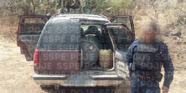 Aseguran en Salamanca camioneta con combustible ilegal