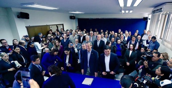 Se registra López Santillana como precandidato a la alcaldía de León