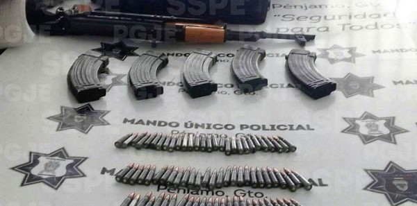 Detienen en Pénjamo a un hombre con un arma AK47