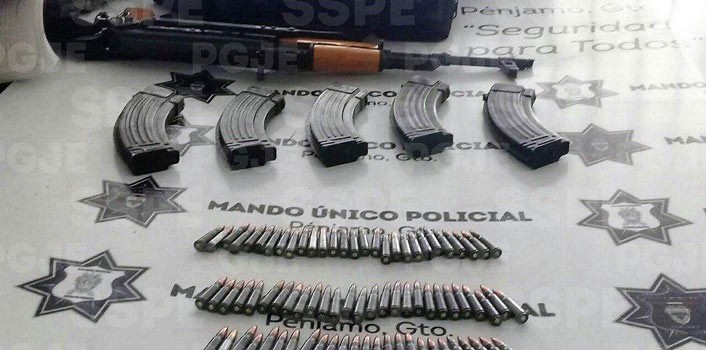Detienen en Pénjamo a un hombre con un arma AK47