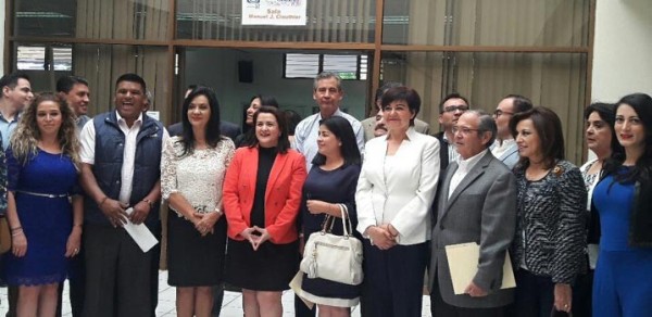 Se registra planilla que acompañará a López Santillana por la reelección