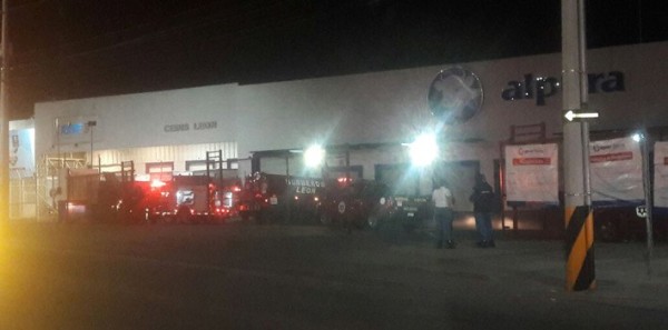 Investigan causas del incendio de la empresa Leche Alpura