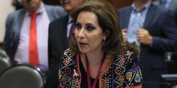 Bárbara Botello da batalla en los tribunales